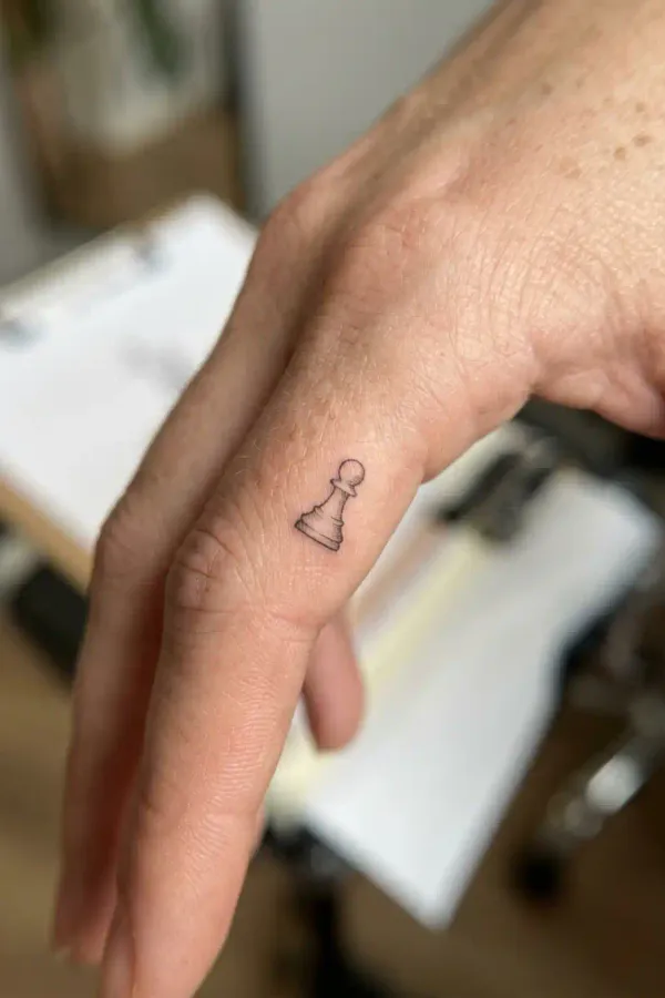 Bauer-Tattoo am Finger